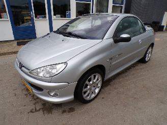 Vaurioauto  passenger cars Peugeot 206 CC  1.6-16v Quiksilver 2004/7
