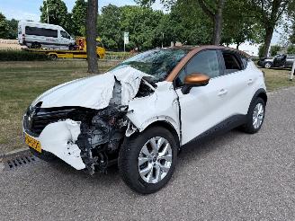 Unfallwagen Renault Captur E-TECH PLUG-IN HYBRID  1598 cc 2020/12