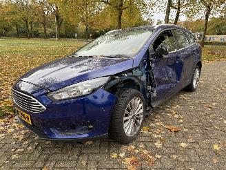 Voiture accidenté Ford Focus  2016/1
