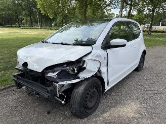 krockskadad bil auto Volkswagen Up!  2013/1