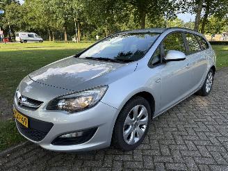 Damaged car Opel Astra SPORTS TOURER 2013/1