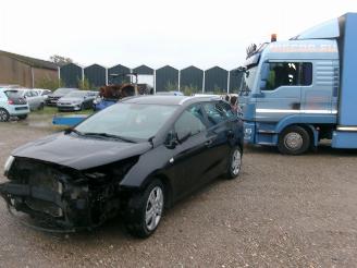 uszkodzony samochody osobowe Kia Ceed 1.6 CRDI Break Comfort 2014/2