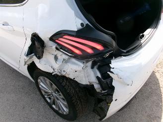 Peugeot 208 1.2 Allure 5 DRS picture 13