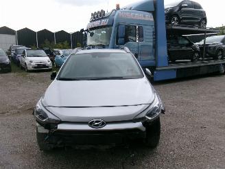 Hyundai I-20 1.0 Cross picture 9