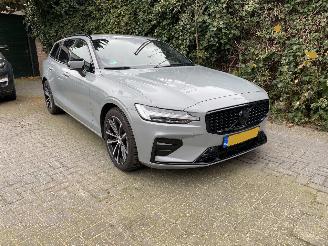 Volvo V-60 2.0 B4 Plus Bright Mild Hybrid picture 2