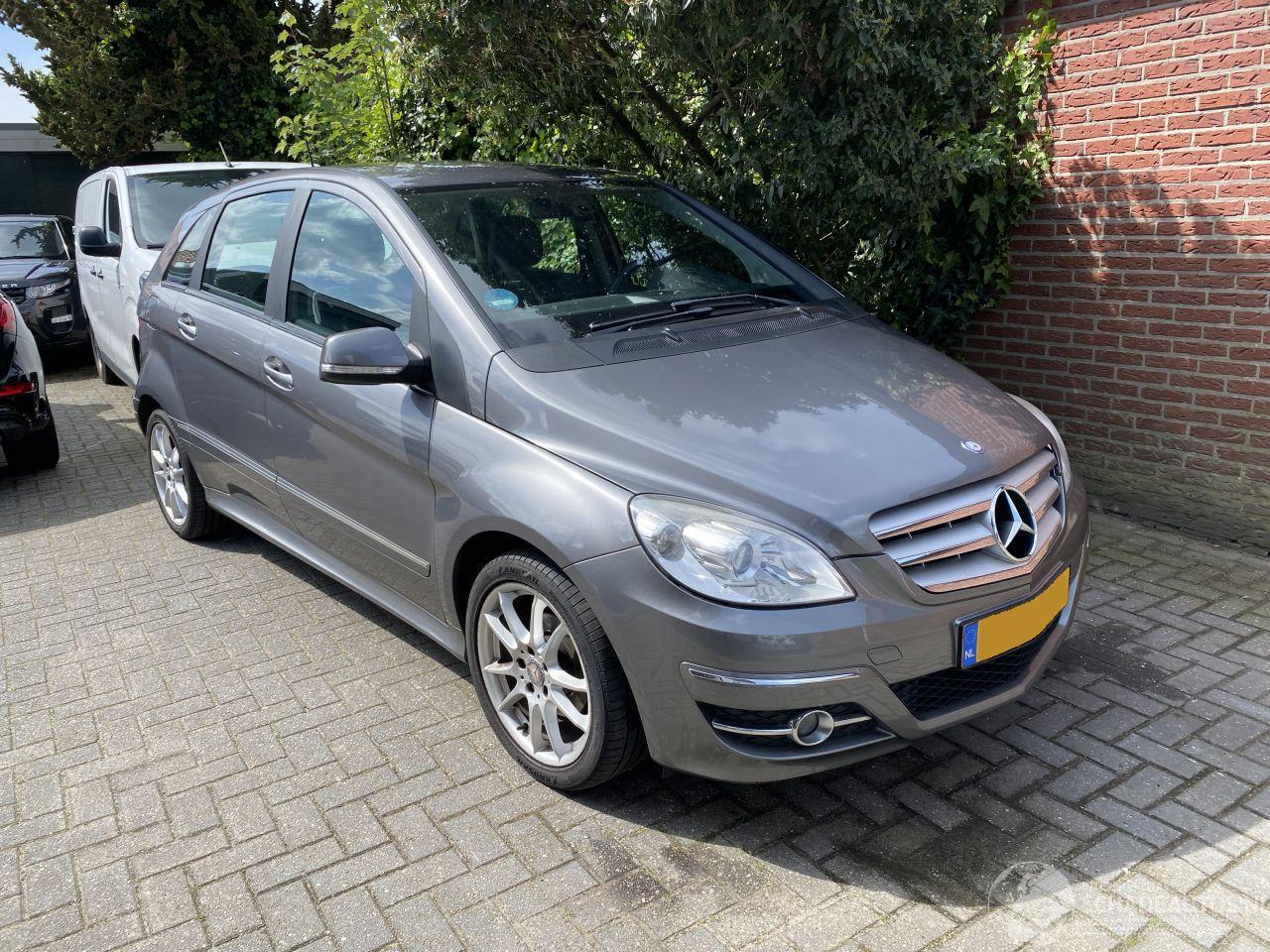 Mercedes B-klasse 180 Business Class bak en motor uitgevallen