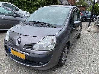 Renault Modus Automaat 1.6 82KW VASTE PRIJS picture 3