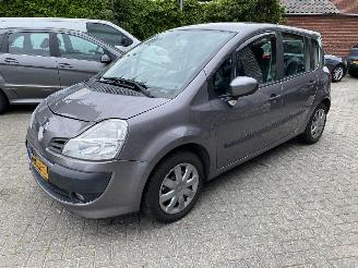 Vaurioauto  passenger cars Renault Modus Automaat 1.6 82KW VASTE PRIJS 2010/1