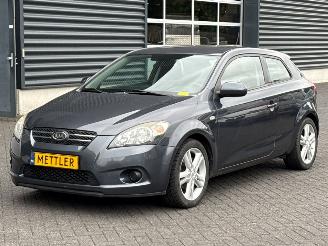 damaged passenger cars Kia Cee d 1.4 CVVT 16V Hatchback 2Dr Benzine 1.396cc 66kW (90pk) FWD 2010/4