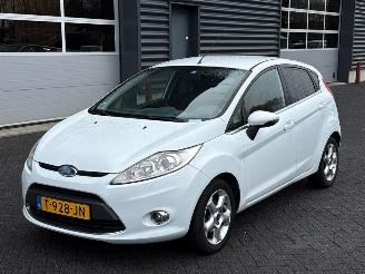 Vaurioauto  passenger cars Ford Fiesta 1.4 16V Hatchback  Benzine 1.388cc 71kW (97pk) FWD 2010/6