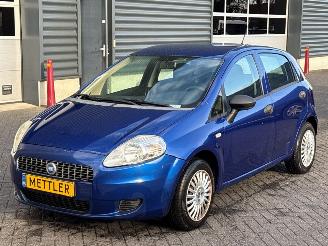 Vaurioauto  passenger cars Fiat Grande Punto 1.4 Hatchback  Benzine 1.368cc 57kW (77pk) FWD 2007/1