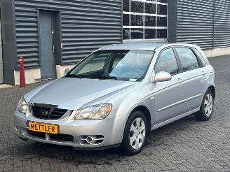 Avarii autoturisme Kia Cerato 1.6 16V Hatchback  Benzine 1.599cc 77kW (105pk) FWD 2005/4