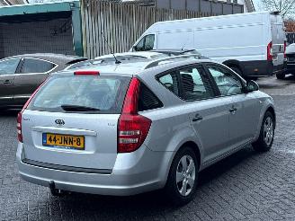 Kia Cee d 1.4 16V Combi/o  Benzine 1.396cc 80kW (109pk) FWD picture 5