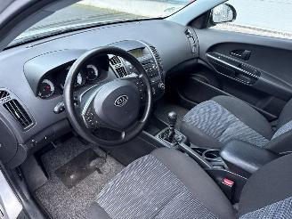 Kia Cee d 1.4 16V Combi/o  Benzine 1.396cc 80kW (109pk) FWD picture 11