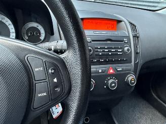 Kia Cee d 1.4 16V Combi/o  Benzine 1.396cc 80kW (109pk) FWD picture 17