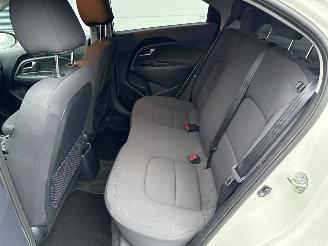 Kia Rio 1.4 CVVT 16V Hatchback  Benzine 1.396cc 80kW (109pk) FWD picture 10