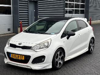 Unfallwagen Kia Rio 1.4 CVVT 16V Hatchback  Benzine 1.396cc 80kW (109pk) FWD 2014/9