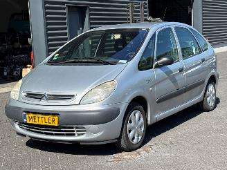 Auto incidentate Citroën Xsara PICASSO 1.8 16V MPV  Benzine 1.749cc 86kW (117pk) FWD 2003/9