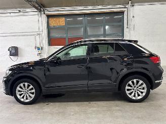 Volkswagen T-Roc 1.5 TSI Evo BMT 16V SUV  Benzine 1.498cc 110kW (150pk) FWD picture 2