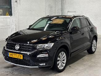 Vaurioauto  passenger cars Volkswagen T-Roc 1.5 TSI Evo BMT 16V SUV  Benzine 1.498cc 110kW (150pk) FWD 2019/6