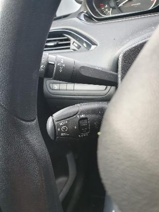 Peugeot 208 1.2 PureTech Blue Lion picture 24