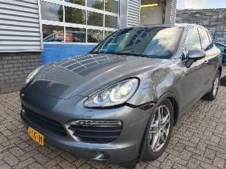 skadebil auto Porsche Cayenne 4.8 S automaat 2013/5
