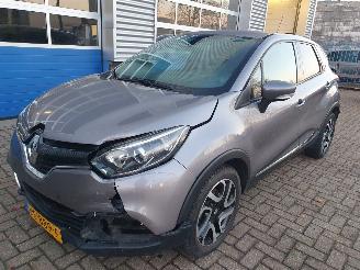 Vaurioauto  passenger cars Renault Captur 1.2 TCe Dynamique AUTOMAAT 2016/11