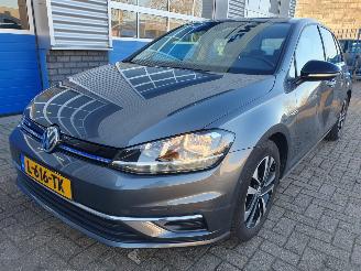krockskadad bil auto Volkswagen Golf 1.5 TSI Comfortline Business 2020/2