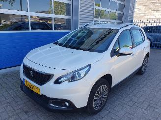 Schadeauto Peugeot 2008 1.2 PureTech Blue Lion 2018/9