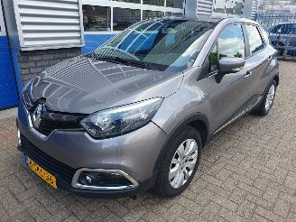 Damaged car Renault Captur 1.5 dCi Expression 2014/3