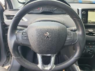 Peugeot 2008 1.2 PureTech Blue Lion picture 21
