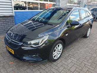 Voiture accidenté Opel Astra SPORTS TOURER 1.4 Edition 2016/7
