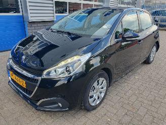 uszkodzony samochody osobowe Peugeot 208 1.2 PureTech Blue Lion 2018/2