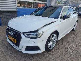 skadebil auto Audi A3 35 TFSI S edition Automaat Sportback 2019/10