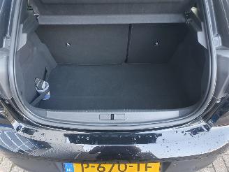 Peugeot 208 1.2 PureTech Active Pack picture 28