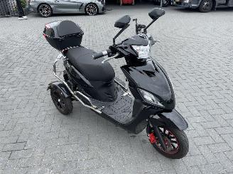 IVA  T3 SCOOTMOBIEL DRIEWIELER picture 4