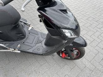 IVA  T3 SCOOTMOBIEL DRIEWIELER picture 5