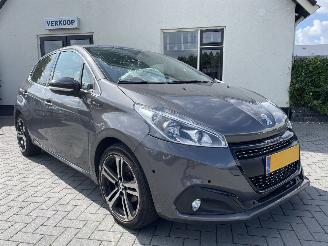 Unfallwagen Peugeot 208 1.2 PureTech GT-Line AUTOMAAT PRACHTIG!!! 2019/6