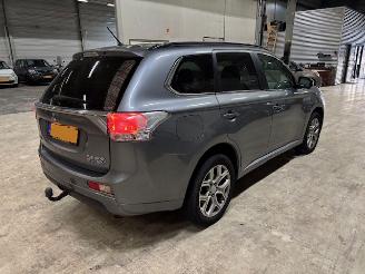 Schadeauto Mitsubishi Outlander 2.0 PHEV instyle 2013/12