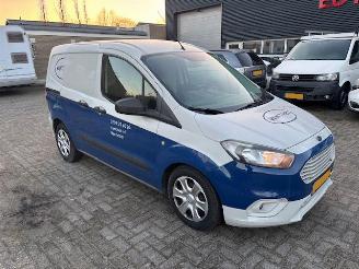 krockskadad bil bedrijf Ford Transit Courier Van 1.5 TDCI airco navi 100pk 2018/11