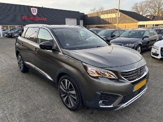 damaged passenger cars Peugeot 5008 1.2 Puretech Premium 2020/1