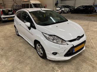 Vaurioauto  passenger cars Ford Fiesta 1.6 Sport airco NAP 2011/6