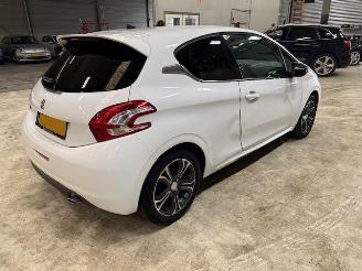 Peugeot 208 1.2 Allure Clima picture 3