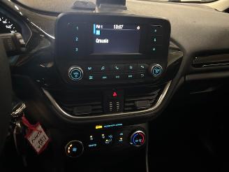 Ford Fiesta 1.1 Trend 5-drs airco NAP picture 12