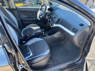 Kia Picanto 1.2  5-drs World Cup picture 10