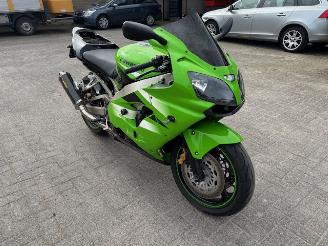 uszkodzony motocykle Kawasaki  Ninja ZX-R  143pk 2002/3