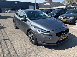 damaged passenger cars Volvo V-40 2.0 D2 Nordic+ Automaat 2017/5