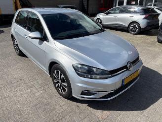 Vaurioauto  passenger cars Volkswagen Golf 1.0 TSI Connect Clima 2019/2