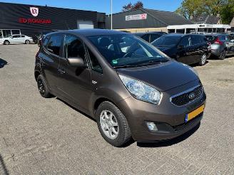 krockskadad bil auto Kia Venga 1.4 Plus Pack airco 2013/5