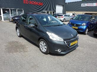 skadebil auto Peugeot 208 1.2 VTI ACCESS 2013/2